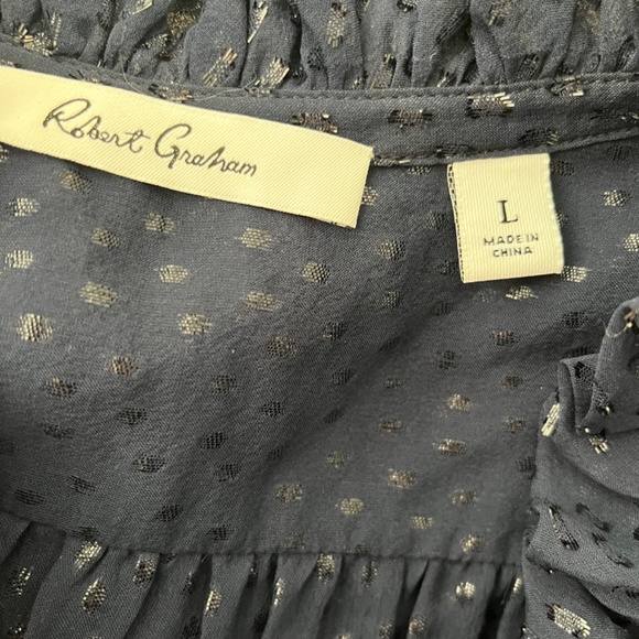 Robert Graham size L silk blend top - Picture 14 of 15